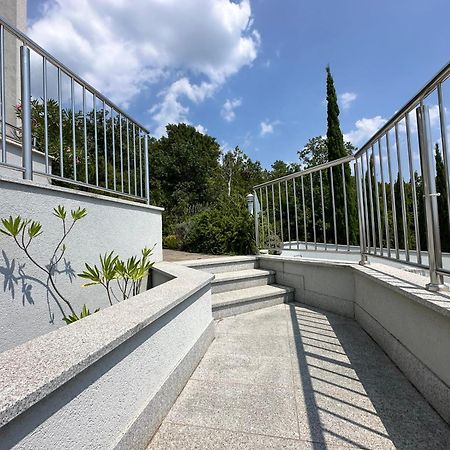 The View Apartment With Pool - ツリクヴェニツァ エクステリア 写真